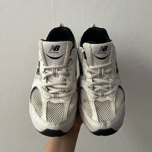 New Balance athletic shoes used no 38 black and white