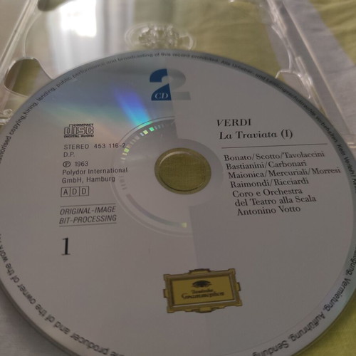 La Traviata 2 CD set by Giuseppe Verdi, like new, classical