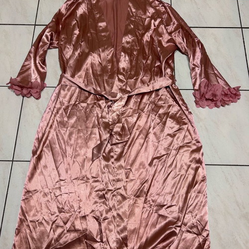 Women's robe like new, size Large, pink