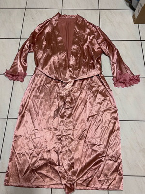 Women's robe like new, size Large, pink