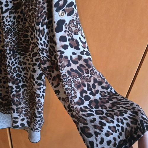 Women's leopard blouse like new, multicolor