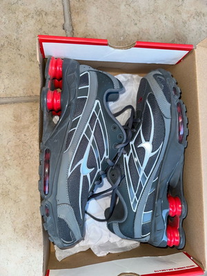 Nike Shox Ride 2 like new, size 42.5, grey and red