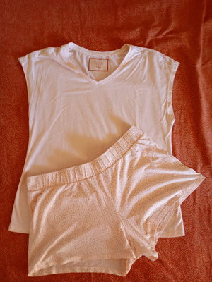 Triumph women's pajama used, size L, rose color