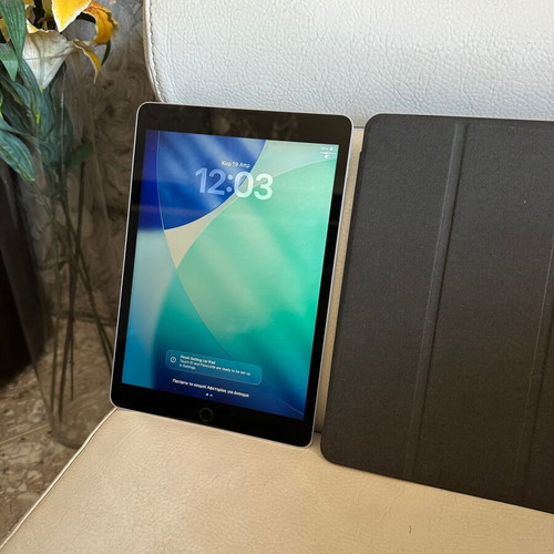 Apple iPad 10.2" 8th Gen 128GB Wifi σαν καινούργιο με θήκη