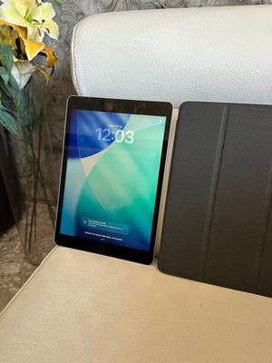Apple iPad 10.2" 8th Gen 128GB Wifi σαν καινούργιο με θήκη