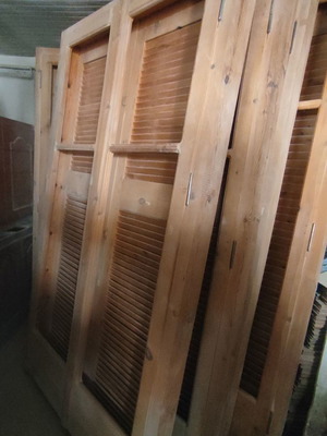 Μπαλκονόπορτες από Α ποιότητας Σουηδικό ξύλο με παντζούρια νέες