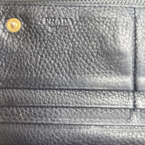 Prada wallet used, authentic, very good condition