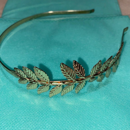 Women's hairband used, gold color