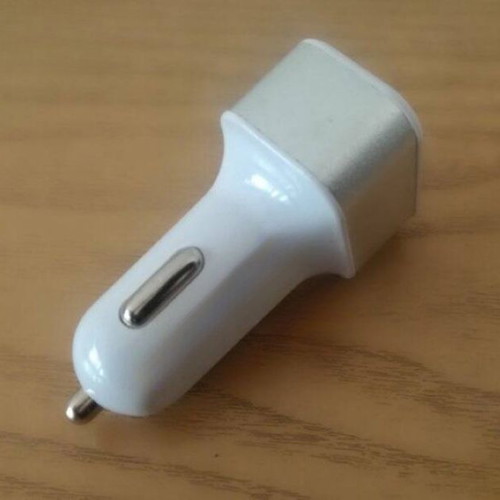 Car charger with 3 USB ports new, 5V/3.4A