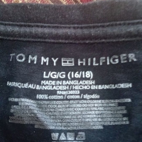 Tommy Hilfiger black t-shirt like new, size L