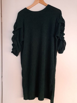 Zara Green Crinkled Dress With Puff Sleeves used, size Small