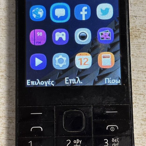 Nokia 225 used phone with cracked screen and missing back cover