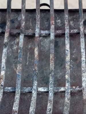 Fireplace grate with drawer used for ash