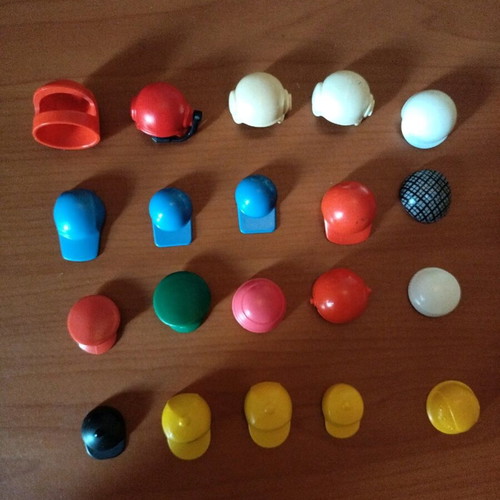Pllaymobil collectible 20 hats and helmets used