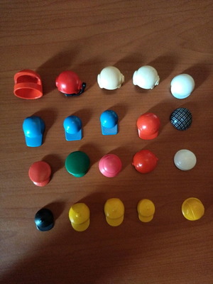 Pllaymobil collectible 20 hats and helmets used