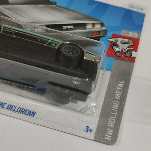 Hot Wheels DMC Delorean RTH like new, 2 available