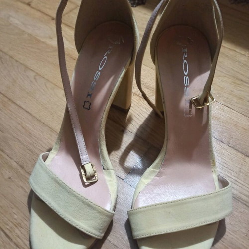 Rossi suede sandals size 39 like new, yellow