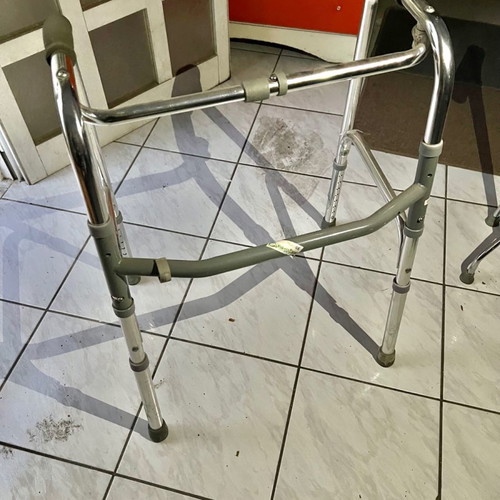 Folding Walking Frame new, foldable and collapsible