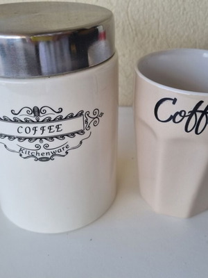 HD Home Design coffee storage container and beige coffee mug set