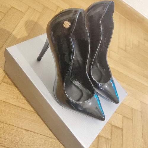 Migato black patent leather pumps like new with gold detail