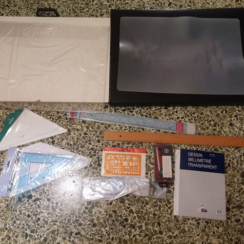 Drawing set used, for early university students