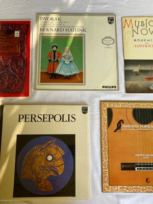 Set of 5 vinyl records used, traditional music