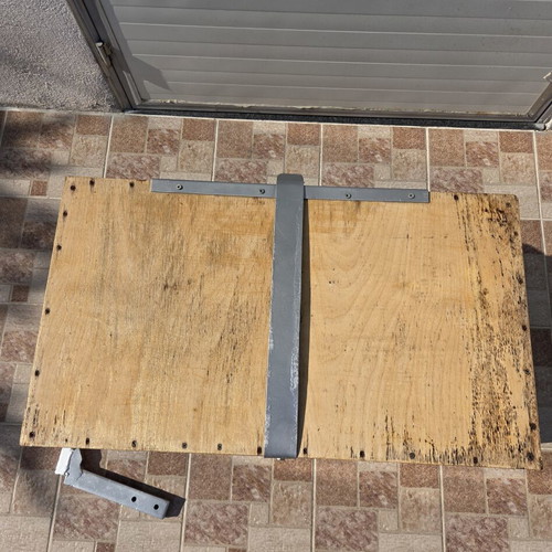 Wooden dog transport cage with tow hitch