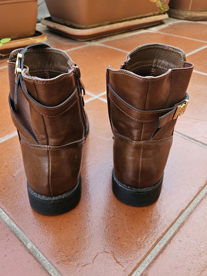 Women's brown ankle boots size 38 like new