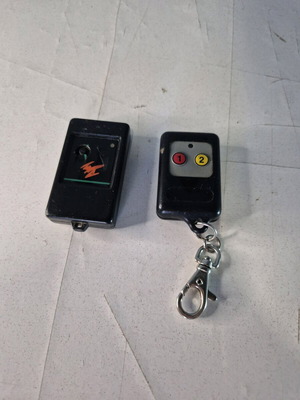 Wireless remote controls used, set of 2, fully functional