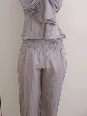 Strapless jumpsuit used, gray brown with bow and ruffles