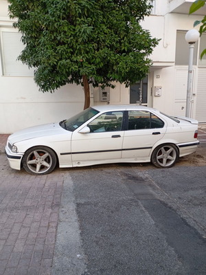 Bmw 316 λιμουζίνα 1992 χειροκίνητο βενζίνη μεταχειρισμένο, θέλει επισκευή μοτέρ
