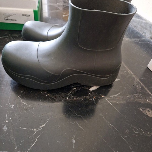 Bottega Veneta rubber puddle boots like new, size 42, black