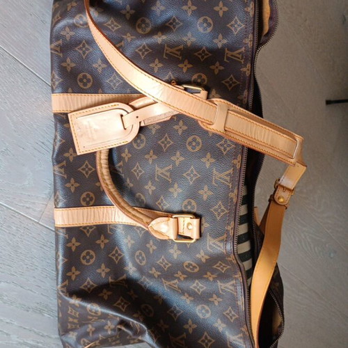 Travel bag used, brown, dimensions 30x60, zipper needs replacement