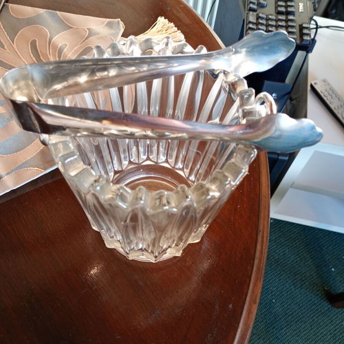 Ice bucket with tongs like new