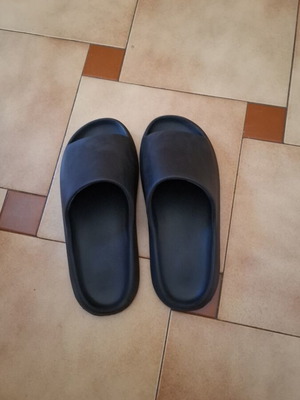 Slippers like new, size 46, black