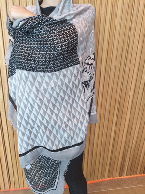 Scarf used, soft, white and gray
