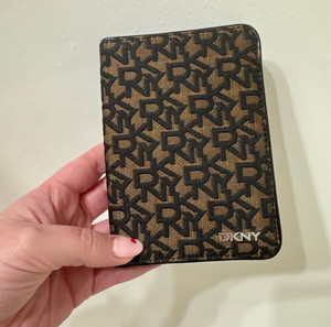 DKNY Θήκη Διαβατηρίου - Passeport Holder