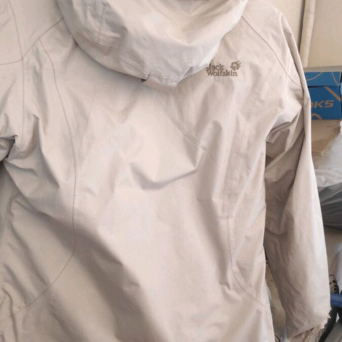 Jack Wolfskin M beige jacket like new with detachable fleece