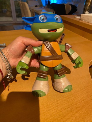Large Ninja Turtle used with sounds and swords