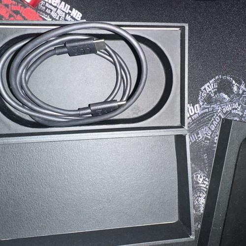 Iqos Iluma iUnlock device with box and cable