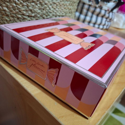 Estee Lauder box like new 20.5×17.5×6 cm