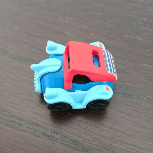 Various toys used, pack of 4 small pieces