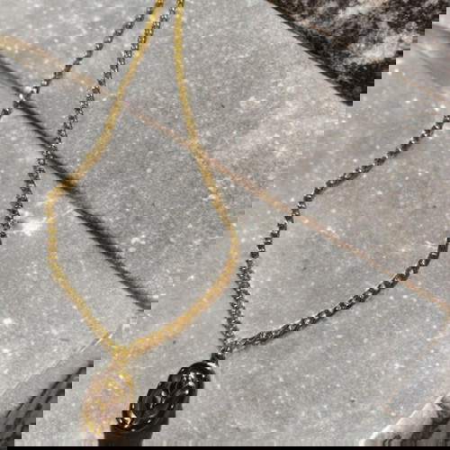 Χρυσό Κολιέ με Ανάγλυφο Μενταγιόν