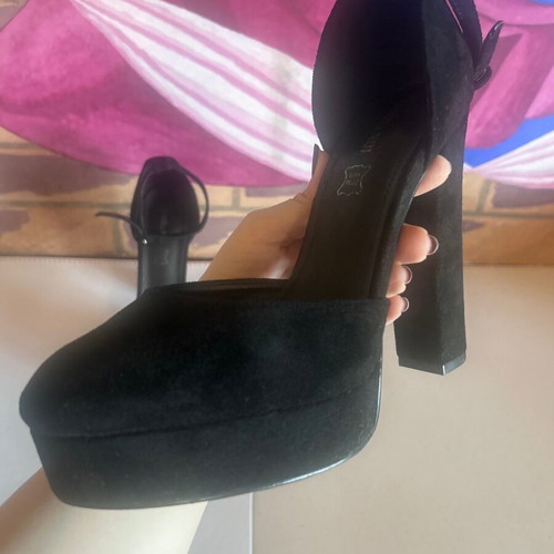 Voi&Noi black suede platform heels size 41 like new with chunky heel