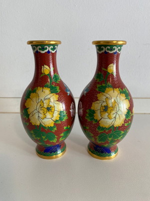 Pair of vintage Chinese cloisonné vases with peonies, used, 16 cm