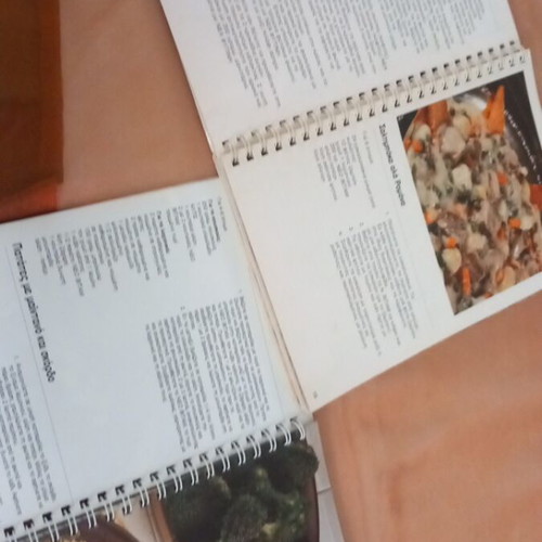 Cookbooks Thauma Fagito Tha Ginei used, volumes 1 and 3 with recipes