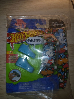 Disney Hot Wheels Mickey Skate like new