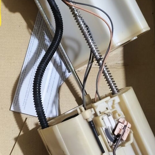 Toyota Yaris Mk2 1300 cc Original Fuel Pump Like New