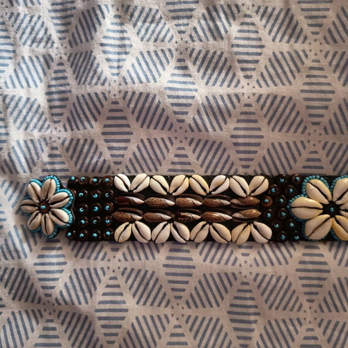 Boho vintage belt with shells and beads like new