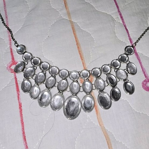 Necklace in silver tone with stones like new